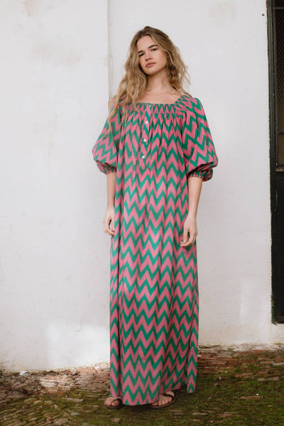 Simona Dress Zig Zag: A beautiful knee-length dress with a striking zig zag pattern